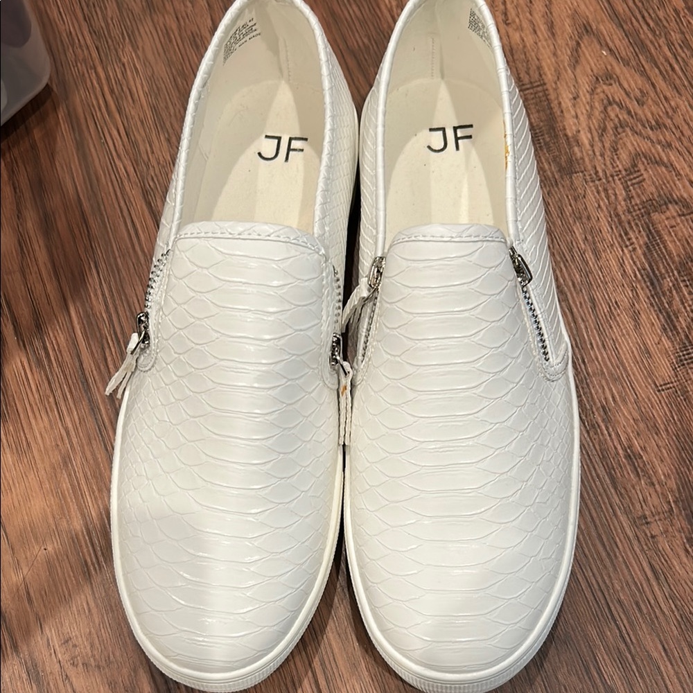 NWT Shoe Dazzle White Sneakers Minimalist Slip-On